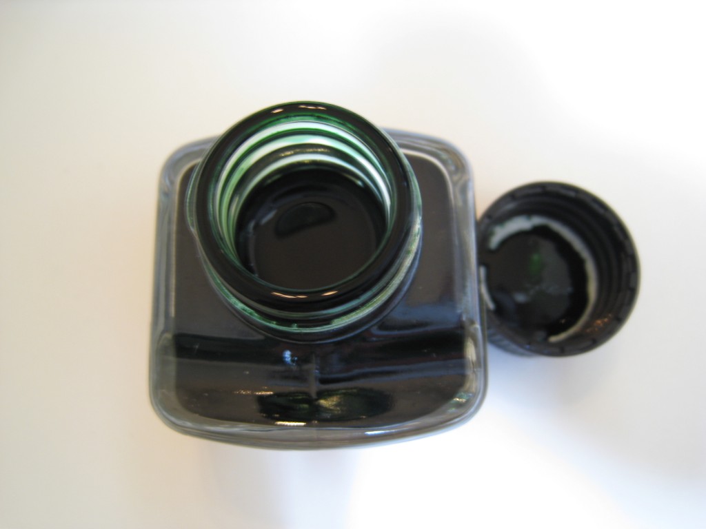 j-herbin-vert-empire-bottle-opened